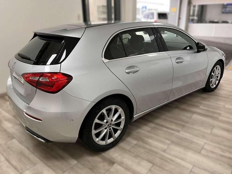Usado Mercedes A180 136 CV (100 kW) 2020 Plateado Utilitario