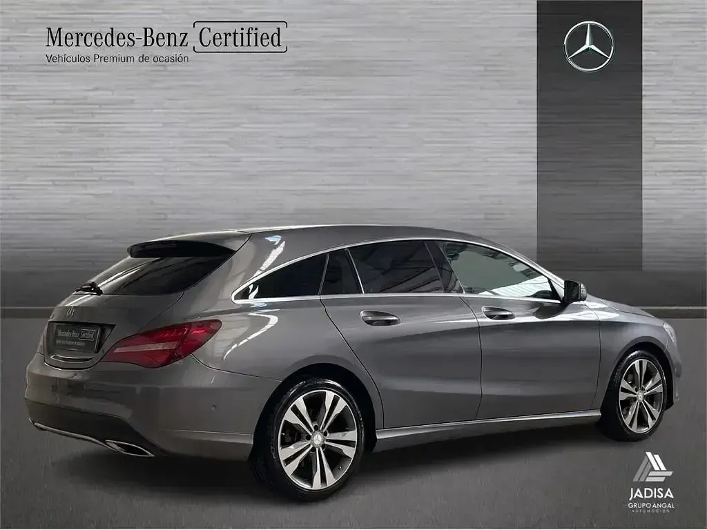 Usado Mercedes CLA200 Shooting Brake Urban 136 CV (100 kW) 2016 Gris Familiar