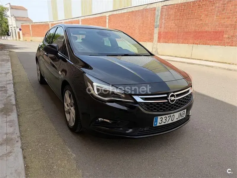 Usado Opel Astra Excellence 136 CV (100 kW) 2016 Negro Berlina