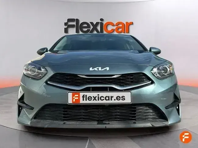 Usado Kia Ceed 100 CV (73 kW) 2023 Verde Utilitario
