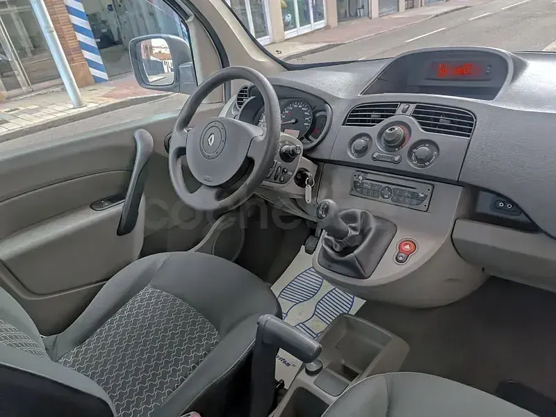 Begagnad Renault Kangoo 70 HK (51 kW) 2010 Vit Kombi