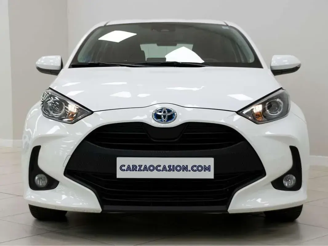 Usado Toyota Yaris Active 116 CV (85 kW) 2022 Blanco Utilitario