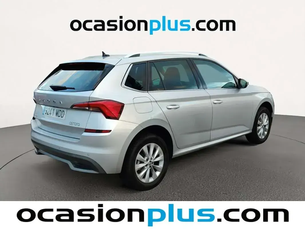 Usado Skoda Kamiq Ambition 110 CV (80 kW) 2022 Plateado SUV