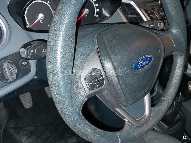 Usado Ford Fiesta Trend 68 CV (50 kW) 2011 Blanco Utilitario