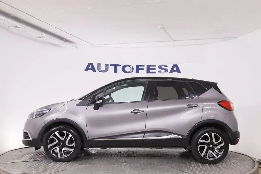Usado Renault Captur Intens 90 CV (66 kW) 2016 Plata SUV