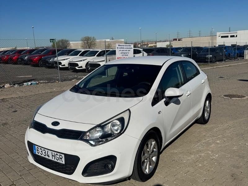 Usado Kia Rio 85 CV (62 kW) 2011 Blanco Berlina