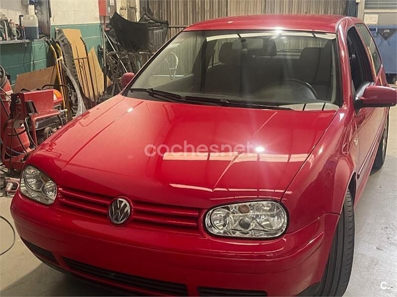 Rojo Usado 2003 VW Golf Advance Berlina | 3000 € (Precio justo) - Imagen 1/4