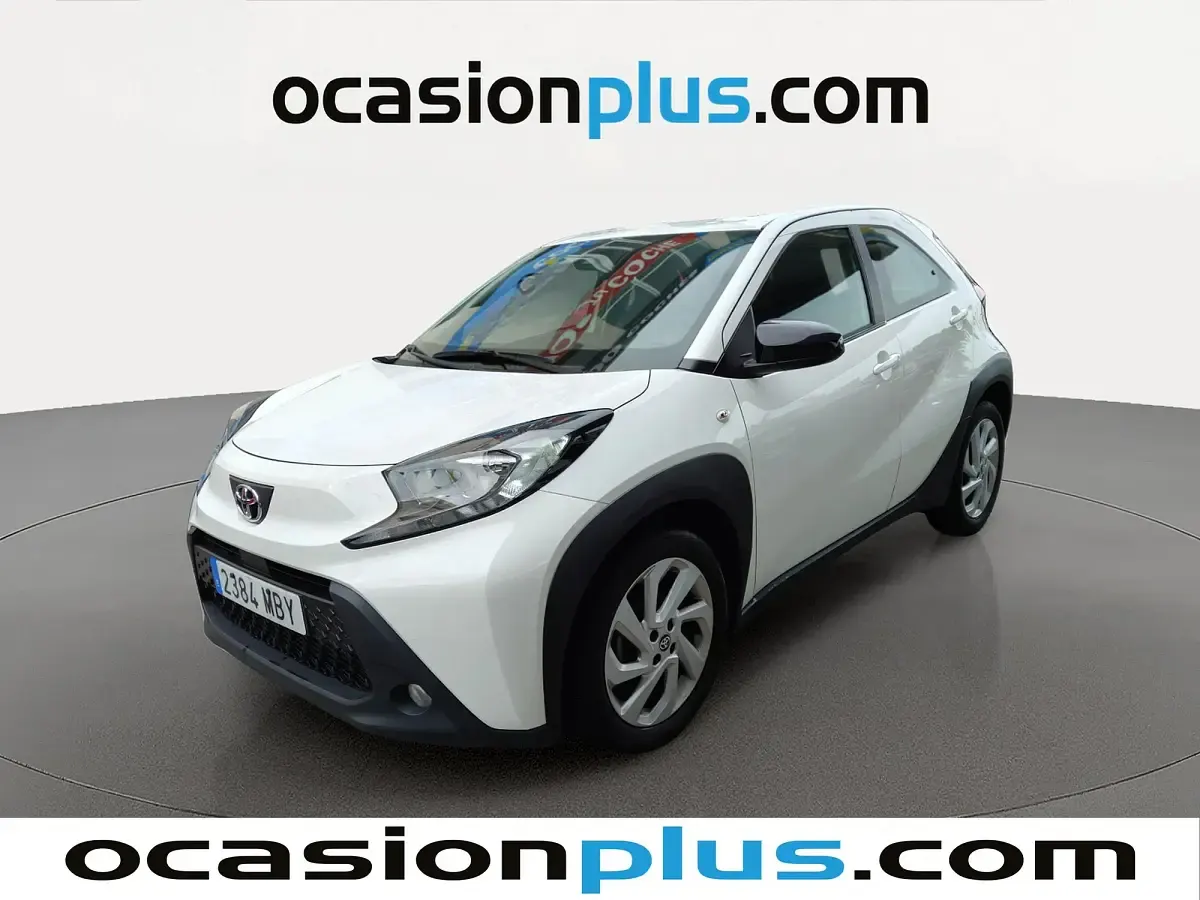 Käytetty Toyota Aygo X Play 72 HP (52 kW) 2022 Katumaasturi