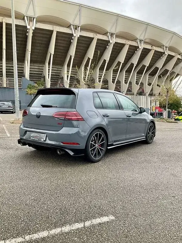 Usado VW Golf VIII GTI 290 CV (213 kW) 2020 Gris Utilitario