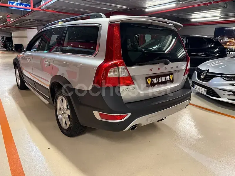 Usado Volvo XC70 Kinetic 205 CV (150 kW) 2010 Gris / plata Familiar
