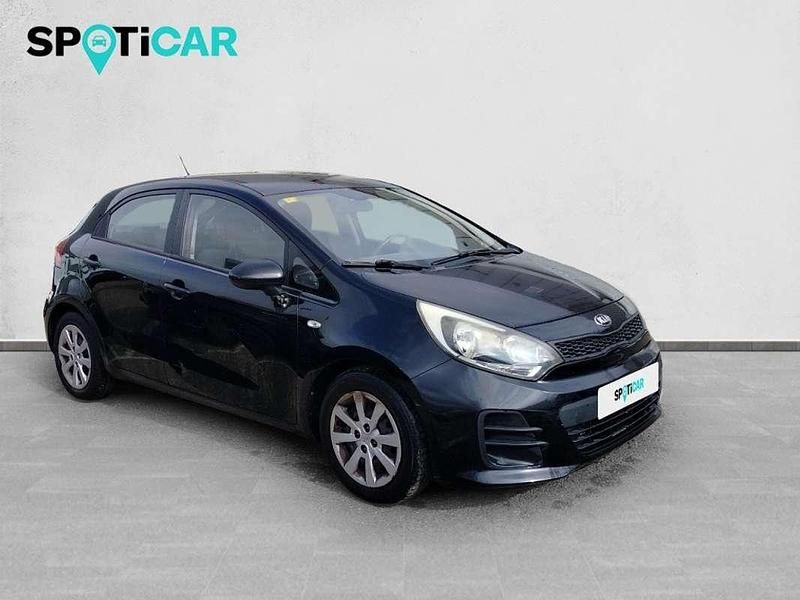 Usado Kia Rio 84 CV (61 kW) 2016 Negro Utilitario