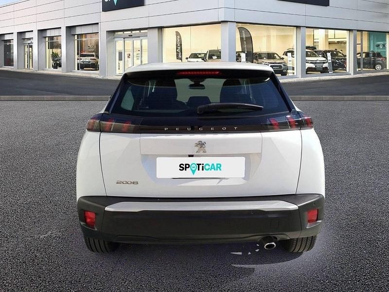Usado Peugeot 2008 Active 110 CV (80 kW) 2021 Blanco SUV