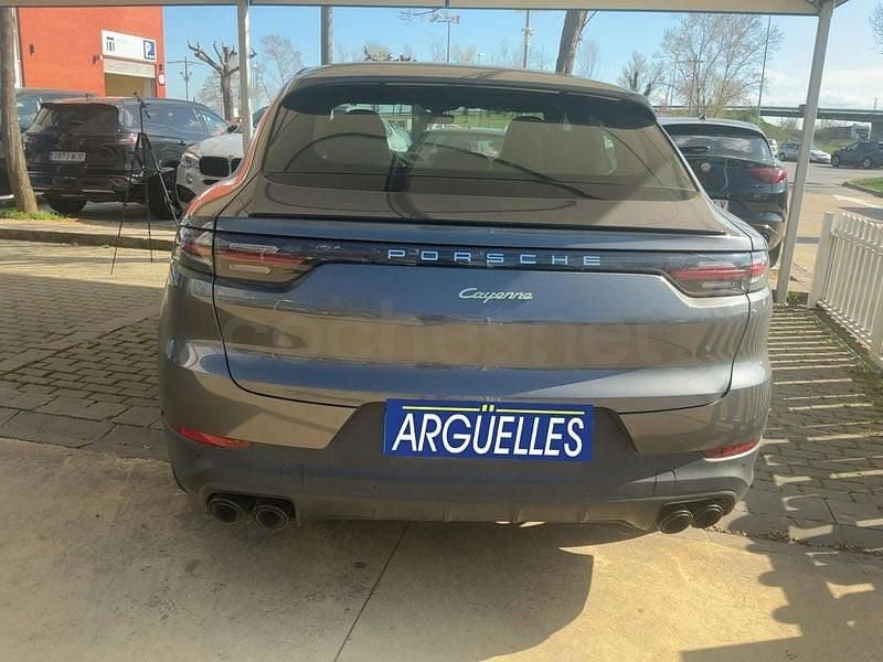 Usado Porsche Cayenne 462 CV (339 kW) 2020 Gris / plata SUV