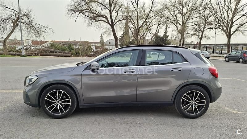 Usado Mercedes GLA180 122 CV (89 kW) 2017 Gris / plata SUV