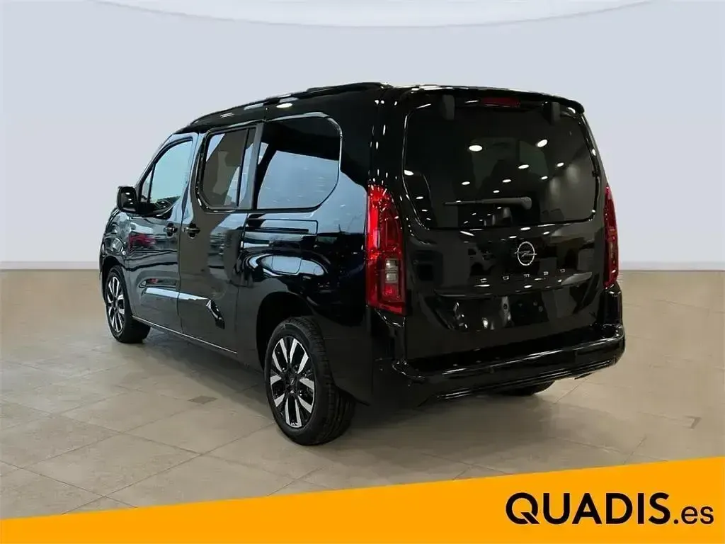 Usado Opel Combo S 131 CV (96 kW) 2024 Negro perla nera Monovolumen