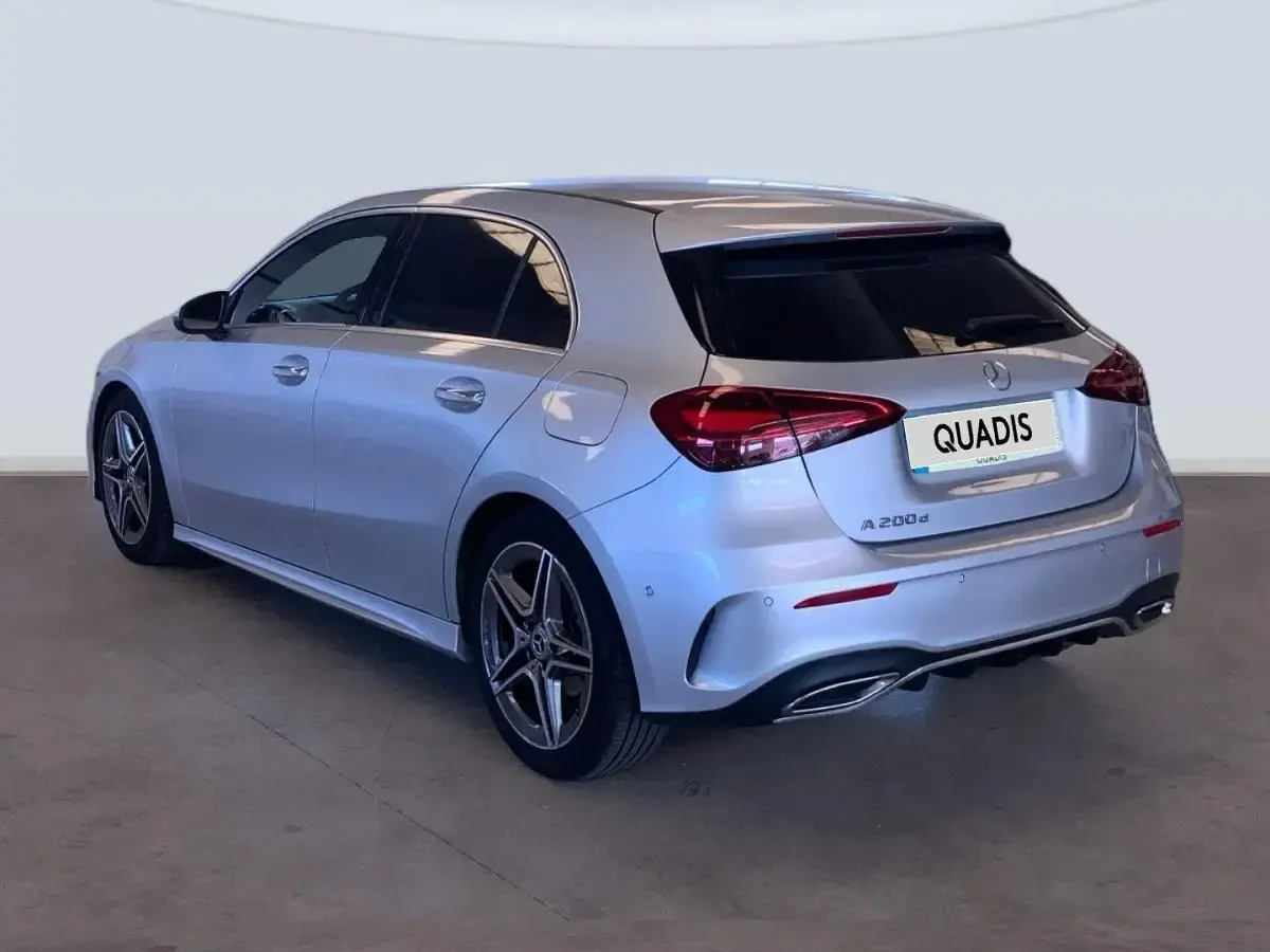 Usado Mercedes A200 150 CV (110 kW) 2023 Gris plata