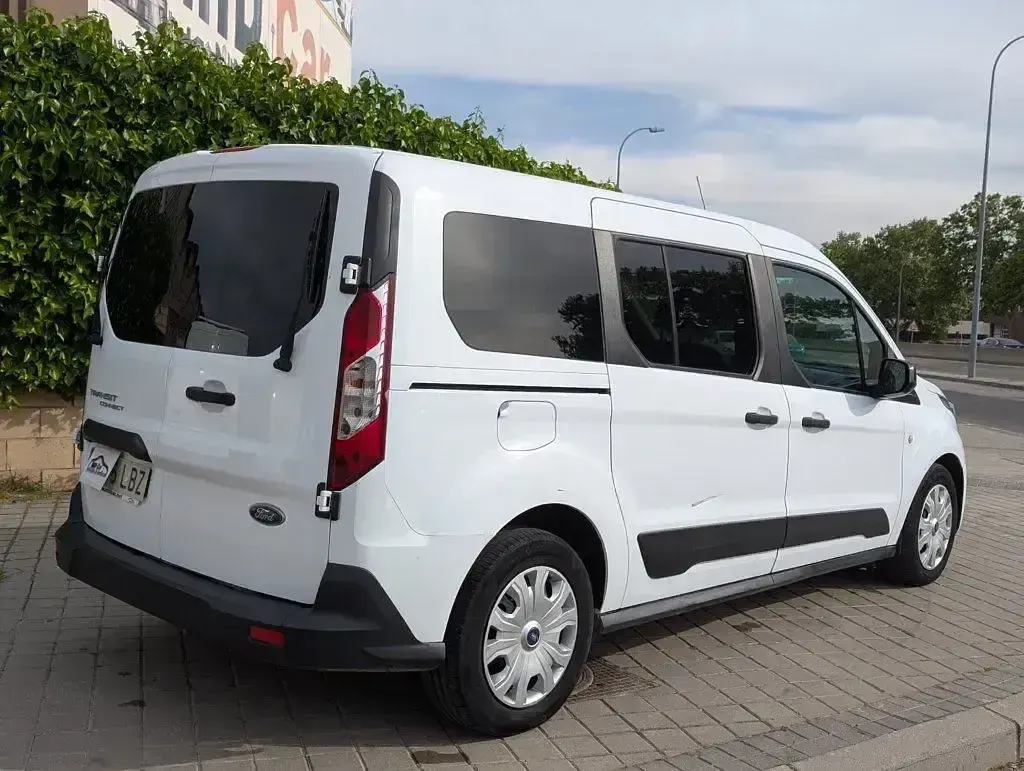 Usado Ford Transit Trend 100 CV (73 kW) 2019 Blanco Familiar