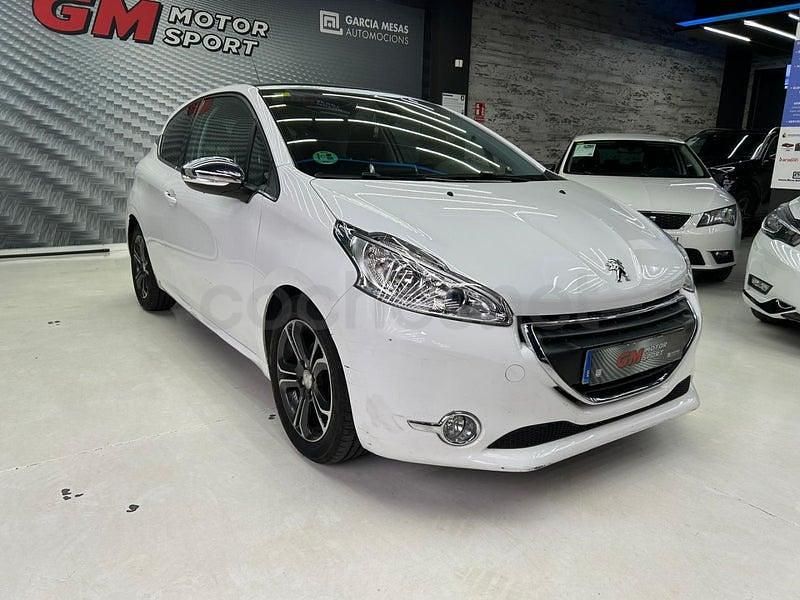 Usado Peugeot 208 Allure 120 CV (88 kW) 2015 Blanco Utilitario