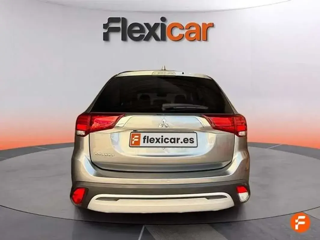 Usado Mitsubishi Outlander Motion 150 CV (110 kW) 2020 Gris SUV