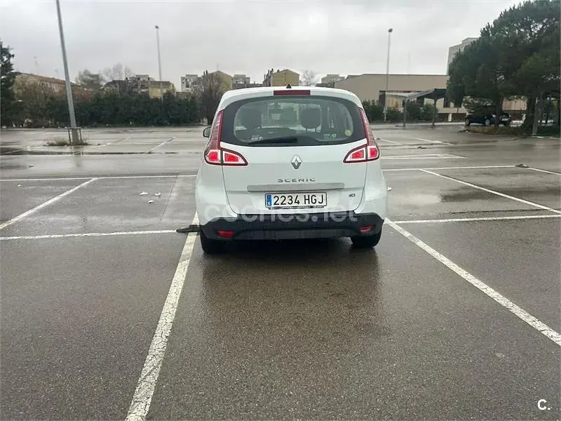 Usado Renault Scenic E-Tech 95 CV (69 kW) 2011 Blanco Monovolumen