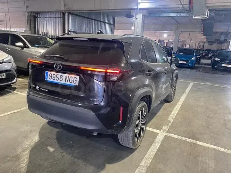 Usado Toyota Yaris Cross Active 130 CV (95 kW) 2025 Negro SUV