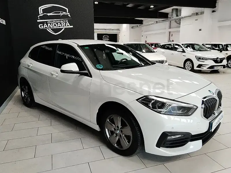 Usado BMW 118 Comfort Edition 136 CV (100 kW) 2022 Blanco Utilitario