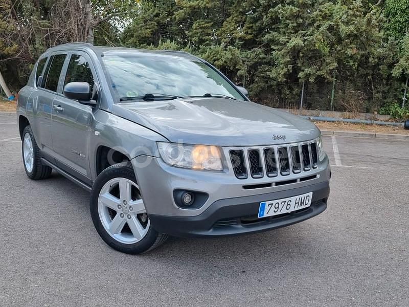 Usado Jeep Compass Limited 136 CV (100 kW) 2012 Gris / plata SUV