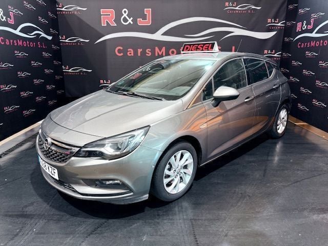 Gris Usado 2019 Opel Astra Dynamic Berlina | 12.990 € (Precio justo) - Imagen 1/4