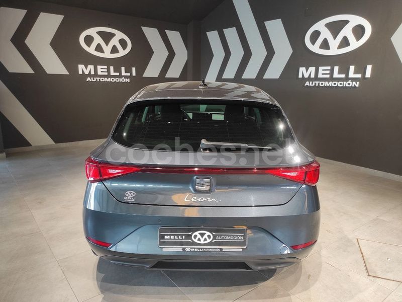Usado Seat Leon Style 116 CV (85 kW) 2021 Gris / plata Berlina