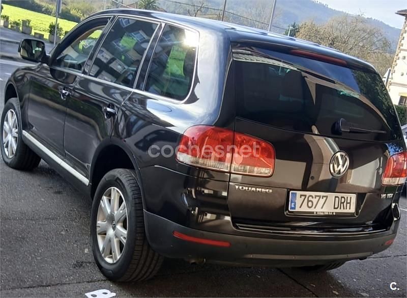 Usado VW Touareg 225 CV (165 kW) 2005 Negro SUV
