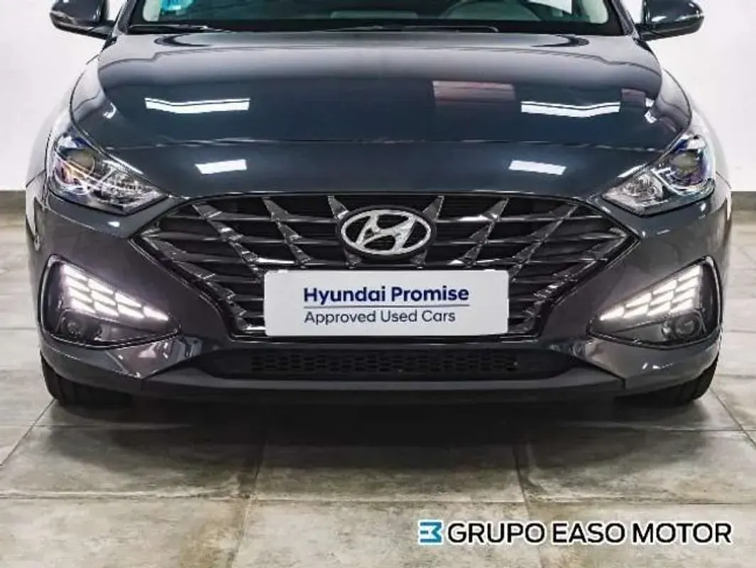 Usado Hyundai i30 110 CV (80 kW) 2023 Negro Utilitario