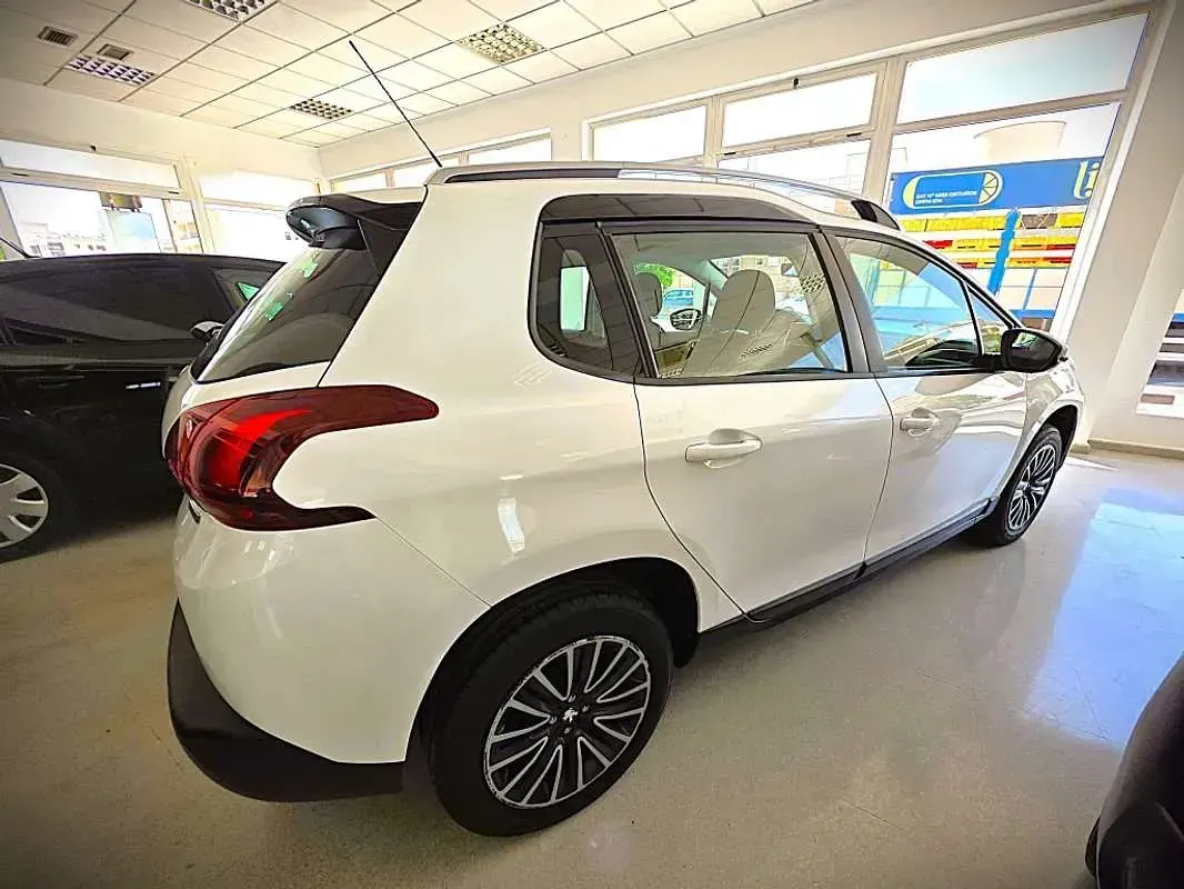 Usado Peugeot 2008 Style 110 CV (80 kW) 2017 Blanco SUV