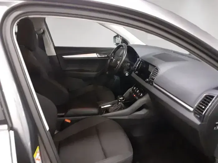 Usado Skoda Karoq Ambition 150 CV (110 kW) 2023 Gris SUV