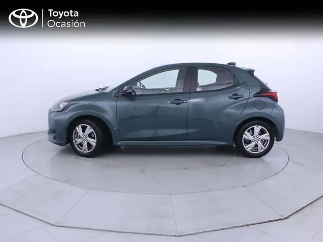 Usado Toyota Yaris Active 116 CV (85 kW) 2025 Verde Utilitario