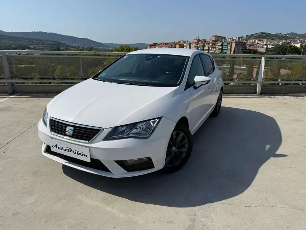 Usado Seat Leon Style 131 CV (96 kW) 2019 Blanco Utilitario
