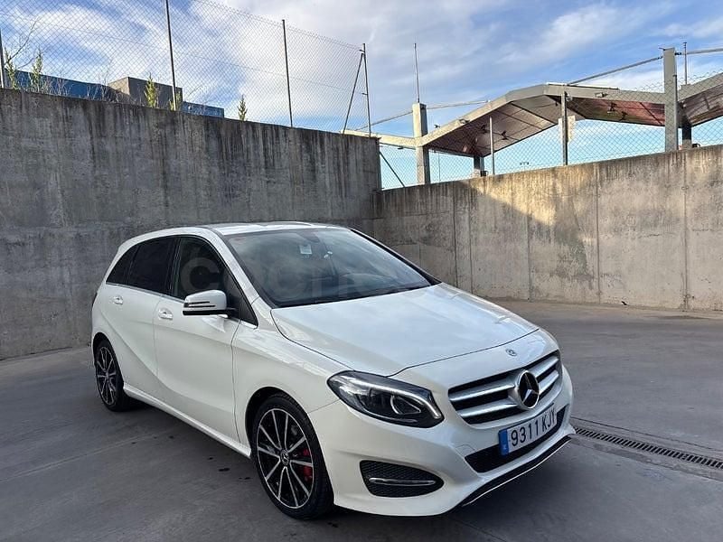 Usado Mercedes B200 136 CV (100 kW) 2018 Blanco Monovolumen