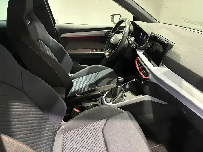 Usado Seat Arona FR 115 CV (84 kW) 2025 Negro SUV