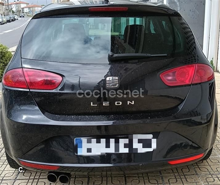 Usado Seat Leon Sport 140 CV (102 kW) 2010 Negro Berlina