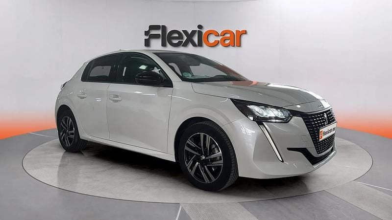 Usado Peugeot 208 Allure 101 CV (74 kW) 2022 Blanco Utilitario