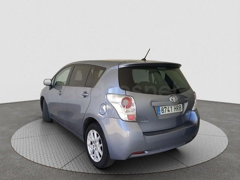 Usado Toyota Verso Advance 126 CV (92 kW) 2013 Violeta / lila Monovolumen