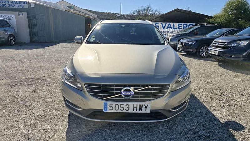 Usado Volvo V60 Momentum 136 CV (100 kW) 2014 Beige Familiar