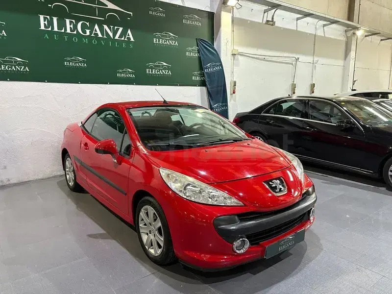 Usado Peugeot 207 CC 120 CV (88 kW) 2008 Rojo Descapotable
