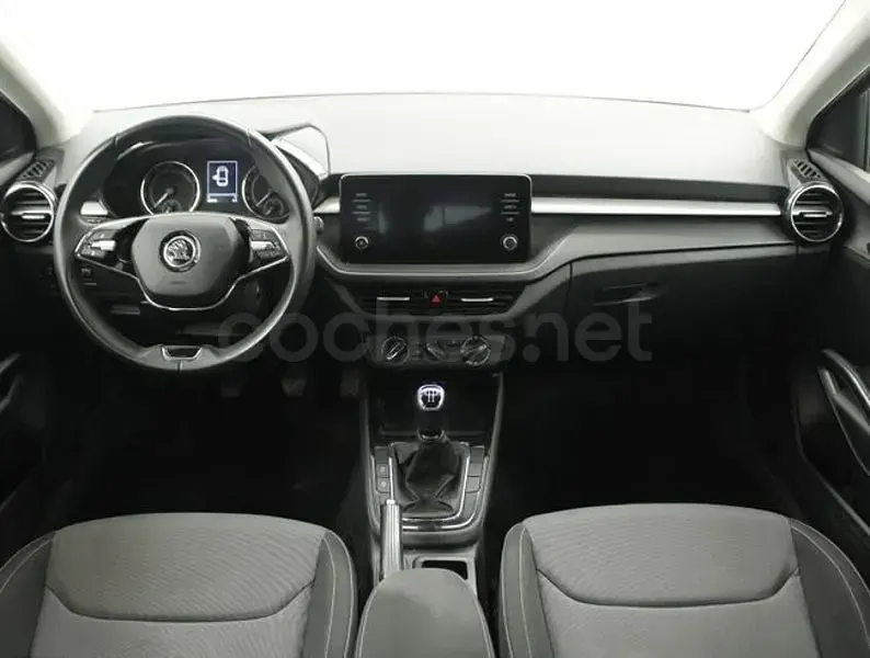 Usado Skoda Fabia Ambition 95 CV (69 kW) 2023 Gris / plata Utilitario