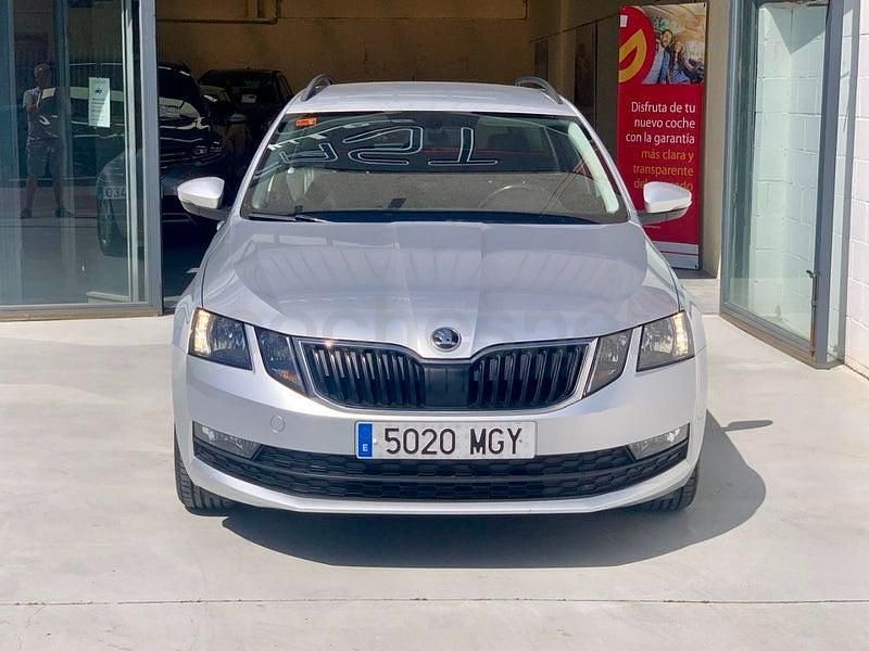 Usado Skoda Octavia Ambition 115 CV (84 kW) 2019 Gris / plata Familiar