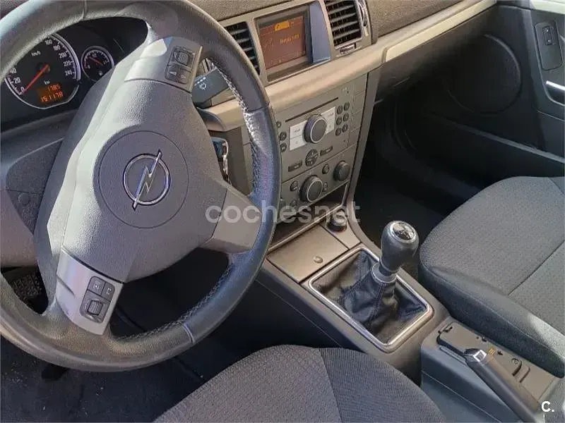 Usado Opel Vectra Elegance 120 CV (88 kW) 2007 Gris / plata Berlina