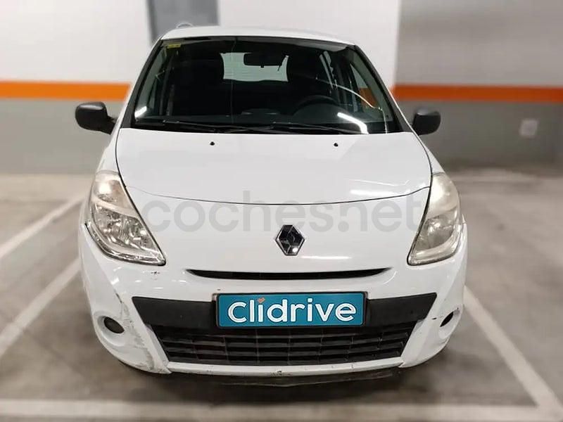 Usado Renault Clio III Collection 75 CV (55 kW) 2013 Blanco Berlina