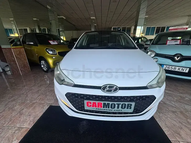Usado Hyundai i20 84 CV (61 kW) 2016 Blanco Berlina