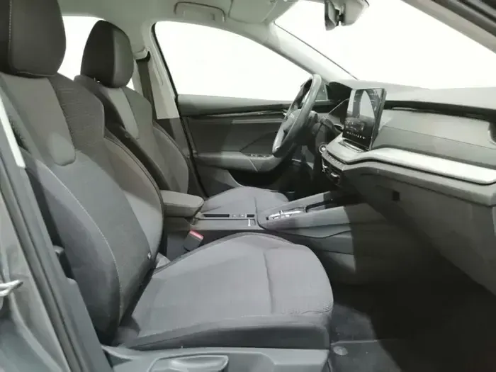 Usado Skoda Octavia Selection 150 CV (110 kW) 2025 Gris Familiar