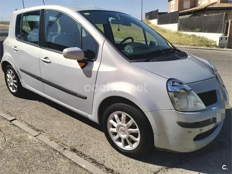 Usado Renault Modus Dynamique 100 CV (73 kW) 2005 Gris / plata Monovolumen