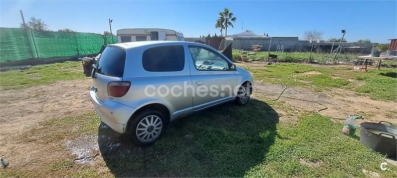 Usado Toyota Yaris 68 CV (50 kW) 2003 Gris / plata Berlina